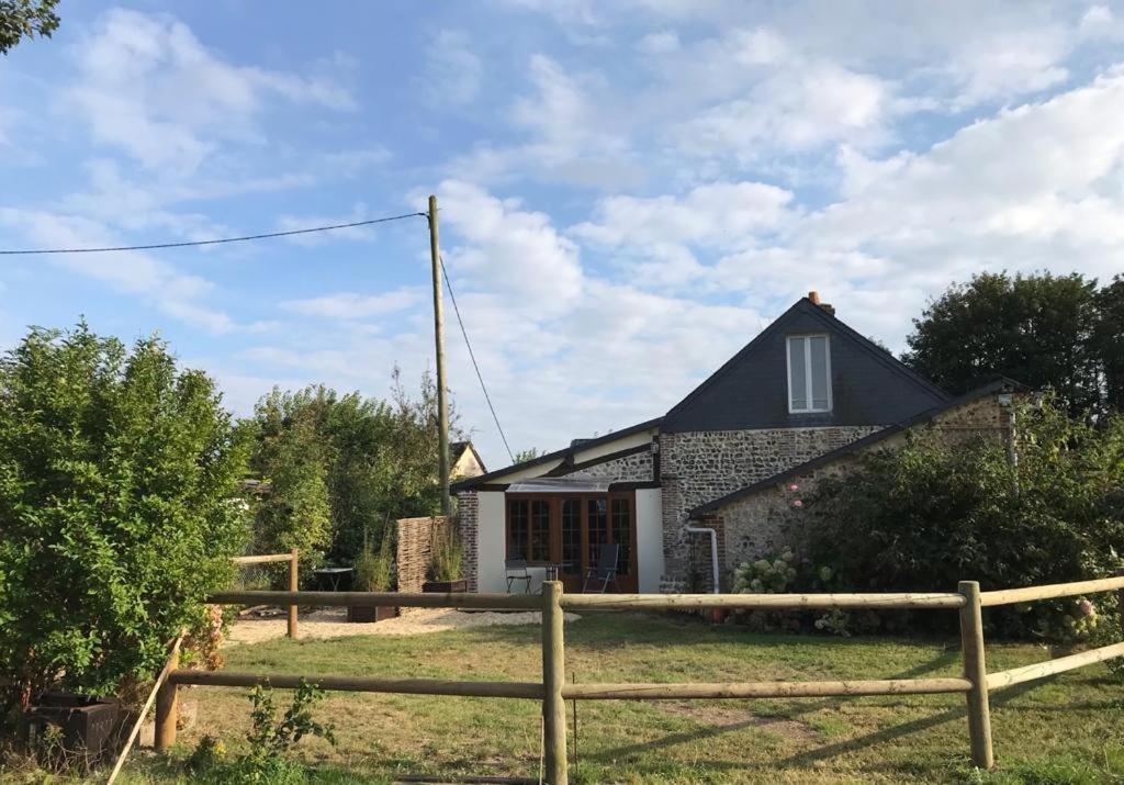 Les 4 Seasons, Agreable Gite Avec Terrasse Et Jardin La Croix Bigot Ngoại thất bức ảnh